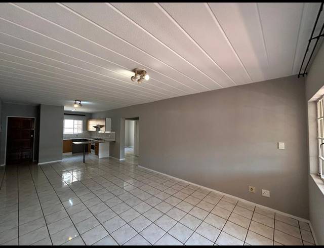 2 BEDROOM TOWNHOUSE FOR SALE IN VORNA VALLEY